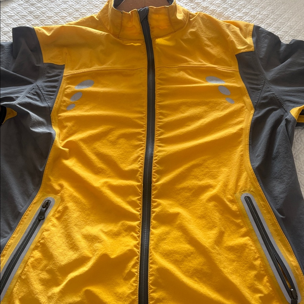 SUGOI BIKING / RUNNING JACKET
Totally waterproof with interior sealed seams.
